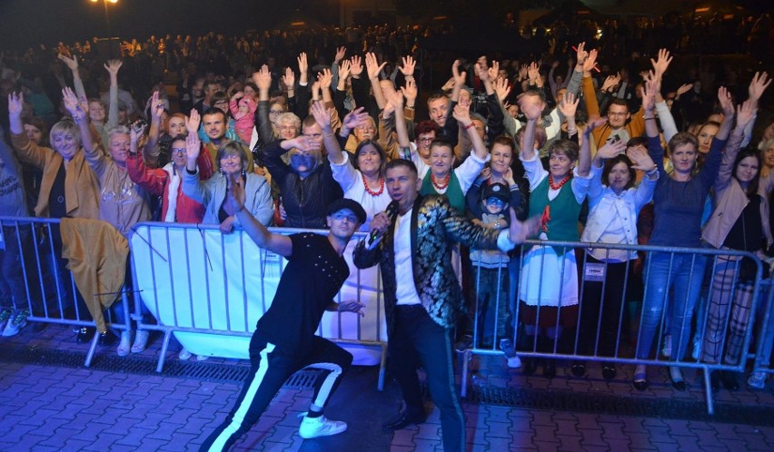 Koncert Playboys na zakończenie dożynek w Lipniku. Bawił się tłum mieszkańców (ZDJĘCIA) 