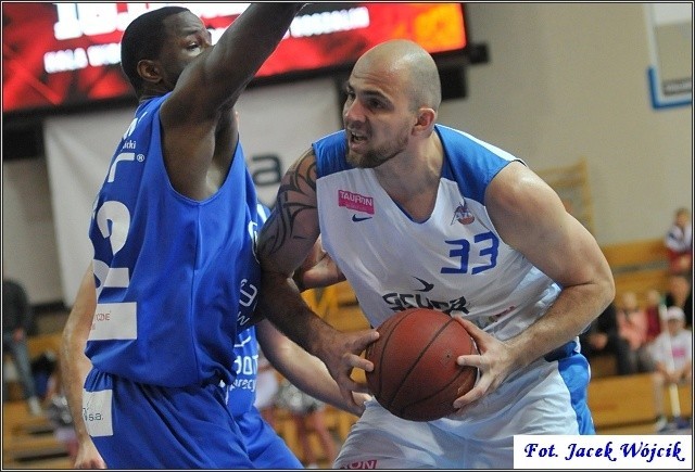 AZS Koszalin uległ koszykarzom Rossy Radom na własnym parkiecie w pierwszym meczu rundy play-off 55:57.