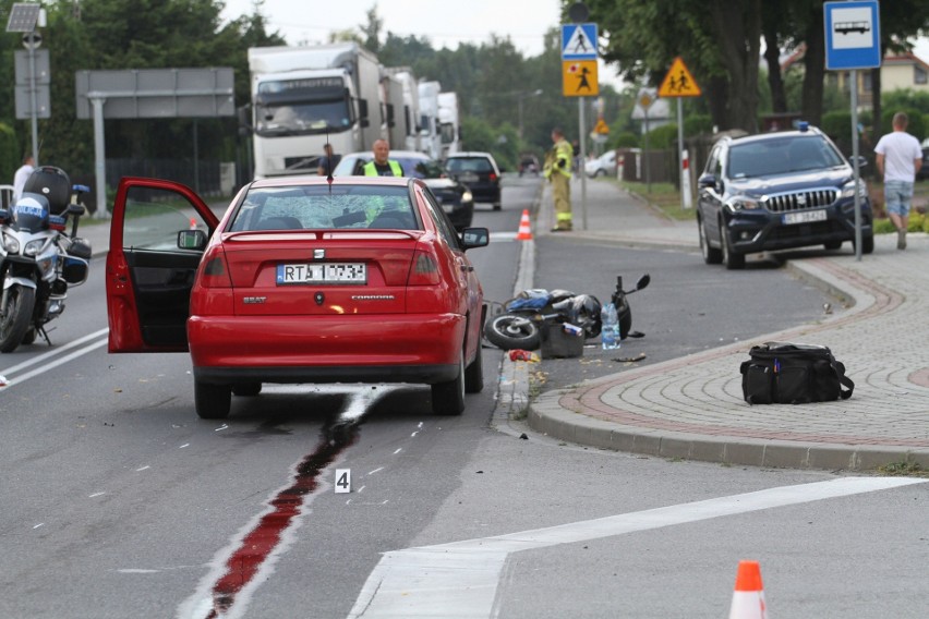 31-letnia motorowerzystka ranna w wypadku w Woli Baranowskiej. Potrącił ją samochód osobowy (ZDJĘCIA)