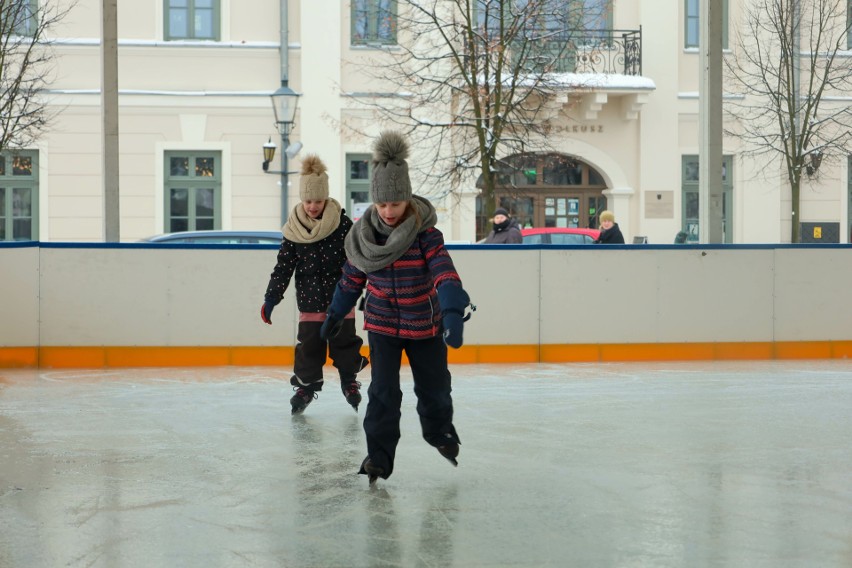 Mieszkańcy Olkusza i okolic bawili się na otwarciu lodowiska