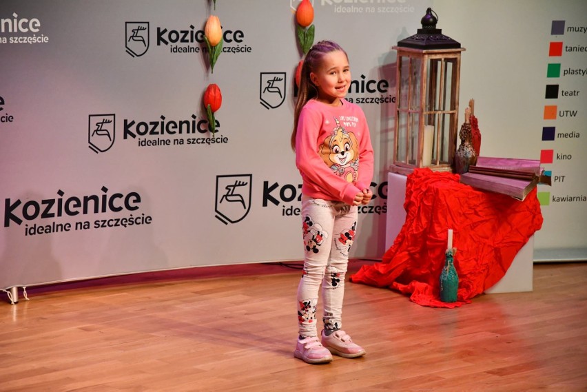Eliminacje powiatowe konkursów recytatorskich w Kozienickim Domu Kultury. Startowało blisko 30 osób. Zobacz zdjęcia