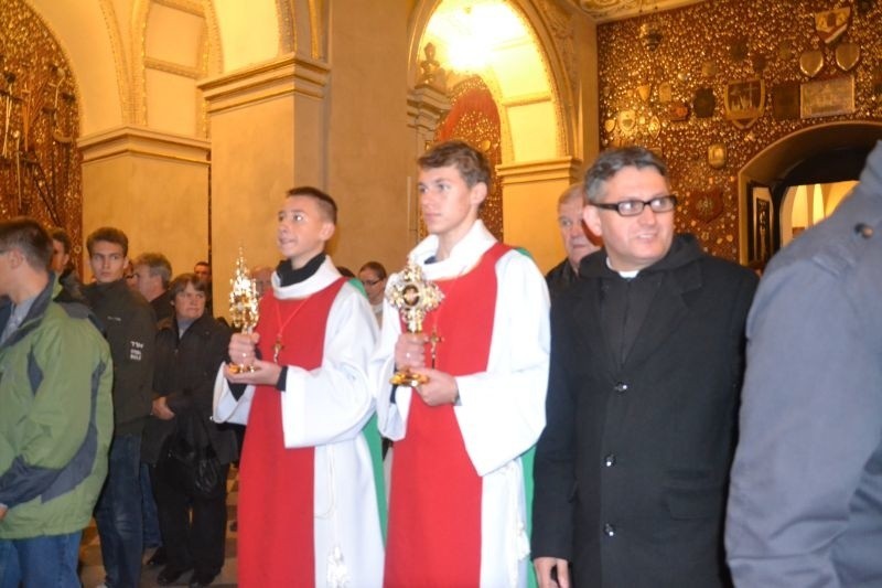 Pielgrzymowanie po relikwie św. Faustyny Kowalskiej i św. Jana Pawła II (zdjęcia)