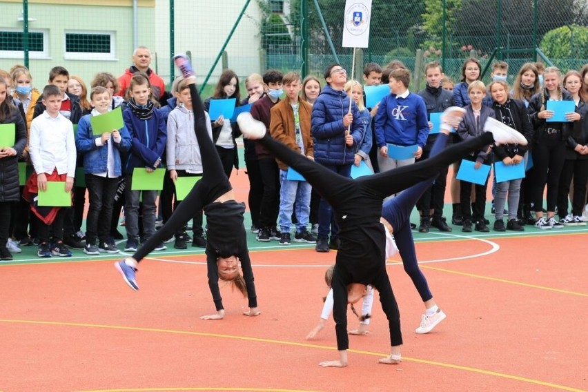 W Ropczycach oddano nowe boisko wielofunkcyjne. Gmina pozyskała środki z Ministerstwa Kultury, Dziedzictwa Narodowego i Sportu