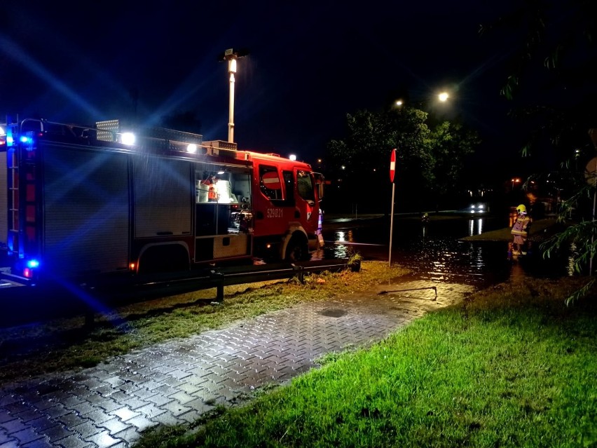W Mysłowicach zalana droga pod wiaduktem! Kierowcy proszeni o czujność i stosowanie się do poleceń służb