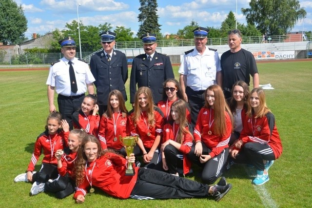 Dziewczęta z Młodzieżowej Drużyny Pożarniczej w Woli Morawickiej drugi rok z rzędu pokonały koleżanki z innych grup. We wrześniu powalczą w zawodach krajowych.