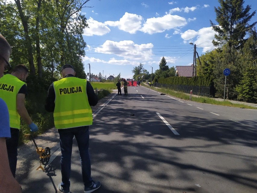 Tragedia pod Kowalewem. Zginął motorowerzysta [zdjęcia]