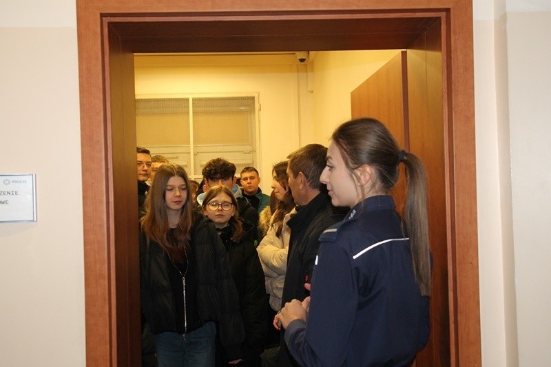 Uczniowie zwiedzali włoszczowską komendę policji