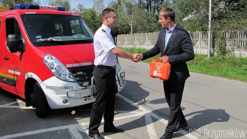 Fundacja LOTTO podarowała strażakom z Grzymałkowa defibrylator