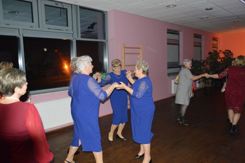 Dzień Seniora w Suchedniowie zakończył się zabawą taneczną...