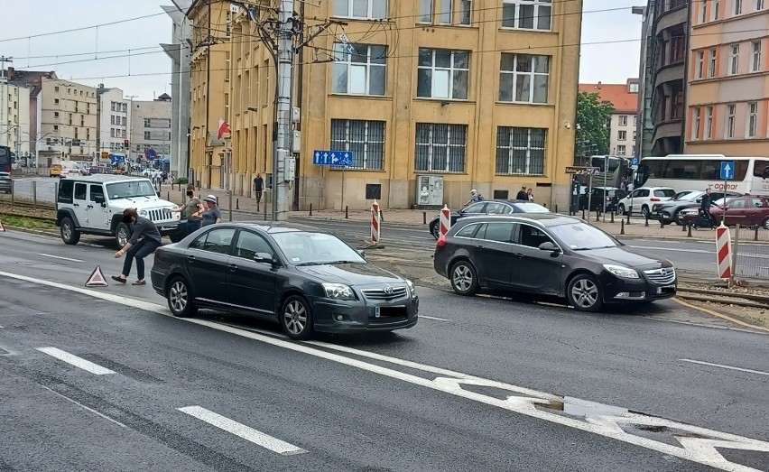 Wypadek trzech samochodów na ul. Kazimierza Wielkiego we...