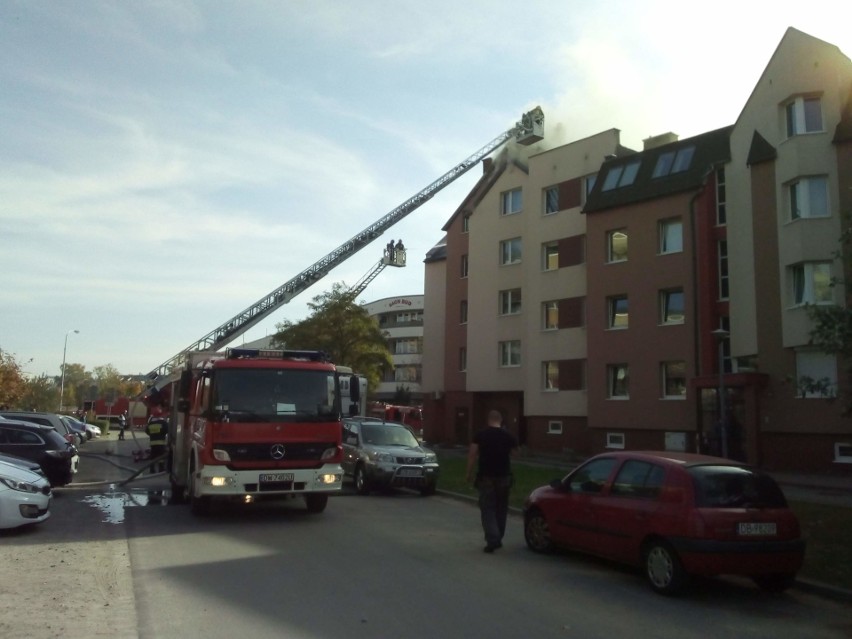 Pożar na Krzyckiej. Osiem zastępów straży w akcji, ewakuowano mieszkańców