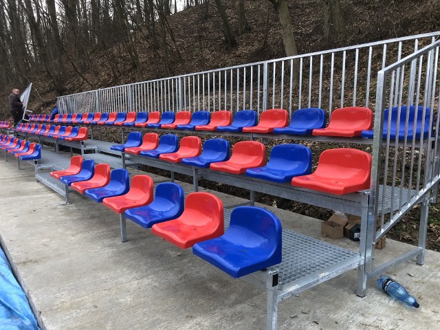 Na stadionie klubu LKS Wesoła wybudowano nową trybunę.