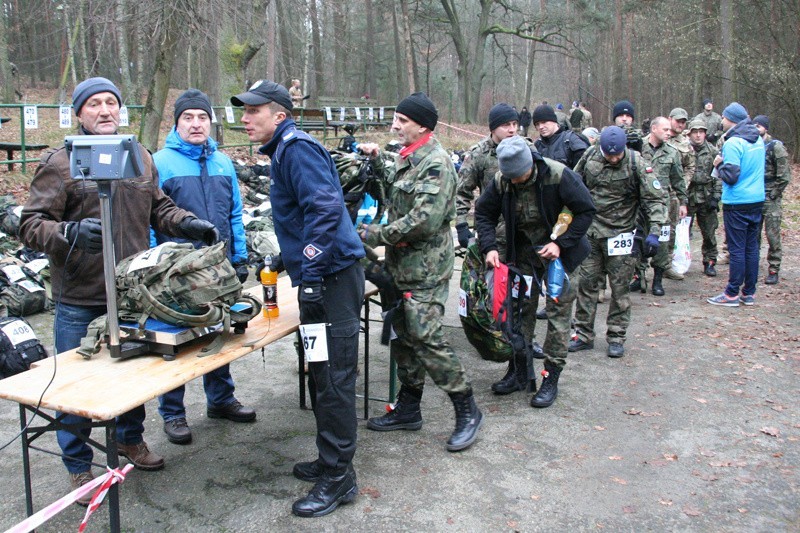 Maraton Komandosa 2015 WYNIKI Trzeci raz z rzędu wygrał por. Piotr Szpigiel [ZDJĘCIA]