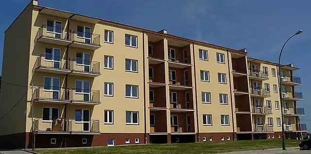 Blok mieszkalny przy ul. Konarskiego ma 32 mieszkania. 