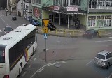 Zobacz film, jak kierowca mercedesa taranuje barierki i wpada na chodnik (wideo) 