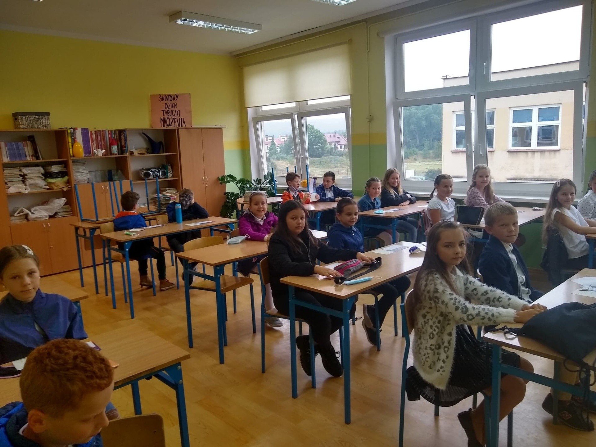 Nowy rok szkolny 2020/21 rozpoczęty! W jakich nastrojach uczniowie