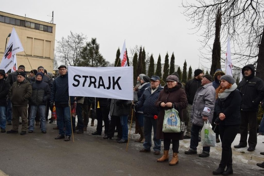 Zawiercie: Pracownicy pikietowali przed odlewnią [WIDEO, ZDJĘCIA]