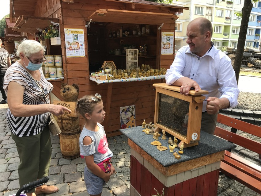 Słupskie Święto Miodu na ulicy Nowobramskiej w ramach Jarmarku Wakacyjnego [ZDJĘCIA]