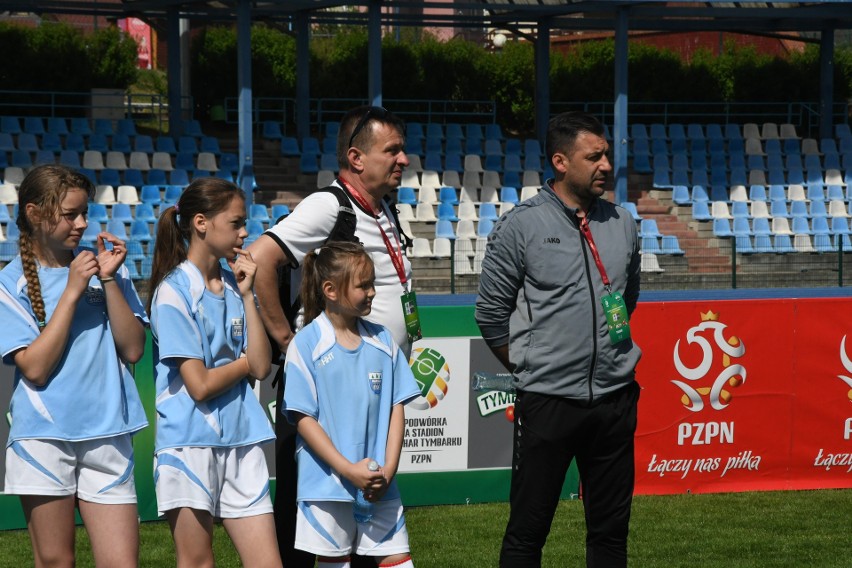 Ogromne emocje w finałach Turnieju Z Podwórka na Stadion o Puchar Tymbarku w Nowinach. Grały drużyny w kategorii U-12. Zobacz zdjęcia