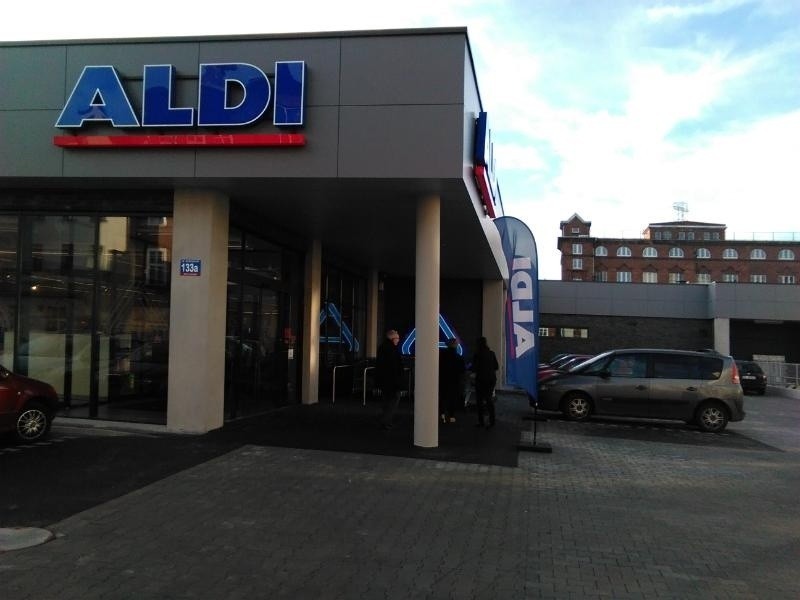 Wrocław: Nowy supermarket Aldi otwarty. Można było próbować produktów (CENY, ZDJĘCIA)