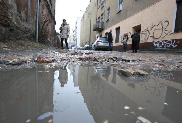 Stan mieszczącej się w centrum Kielc ulicy Cichej pozostawia wiele do życzenia.