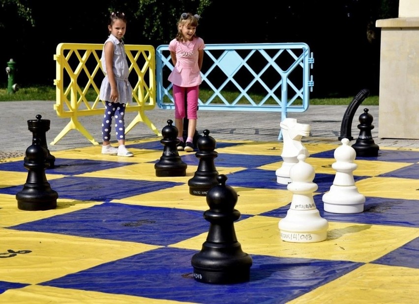 Królewska gra w Tarnobrzegu zgromadziła wielu szachowych mistrzów. Zobacz zdjęcia
