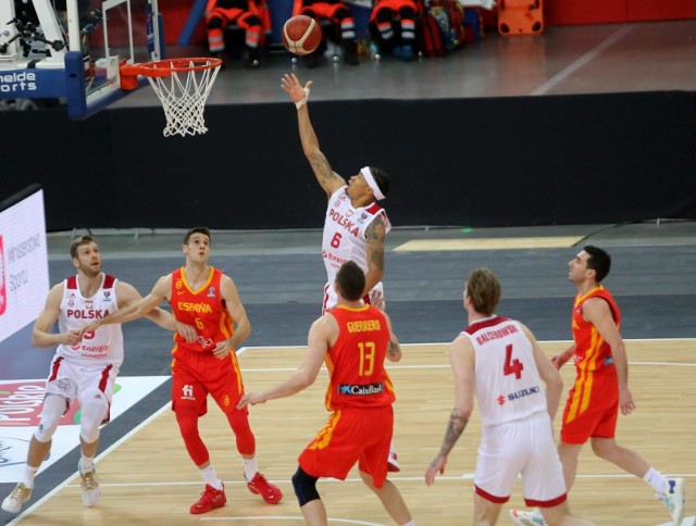 19.02.2021. Gliwice: Kwalifikacje do EuroBasketu 2022. Polska - Hiszpania.   Zobacz kolejne zdjęcia. Przesuwaj zdjęcia w prawo - naciśnij strzałkę lub przycisk NASTĘPNE