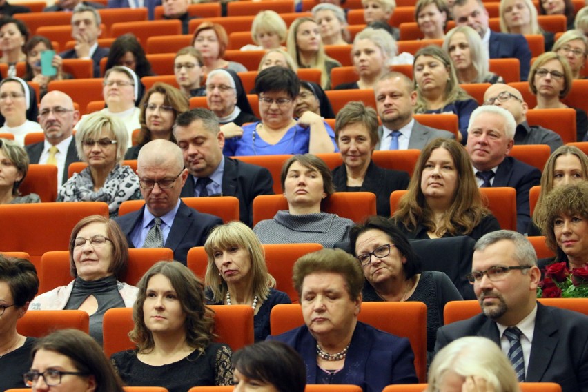 Święto pracowników pomocy społecznej w Lublinie. „Są niejednokrotnie niezauważani, a ich ciężka praca niedoceniana". Zobacz zdjęcia