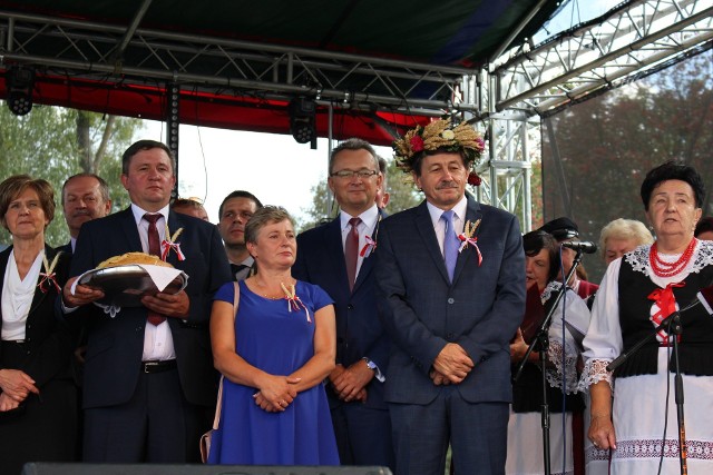 Powiatowe dożynki dwudziestolecia nad zalewem w Zwoleniu.