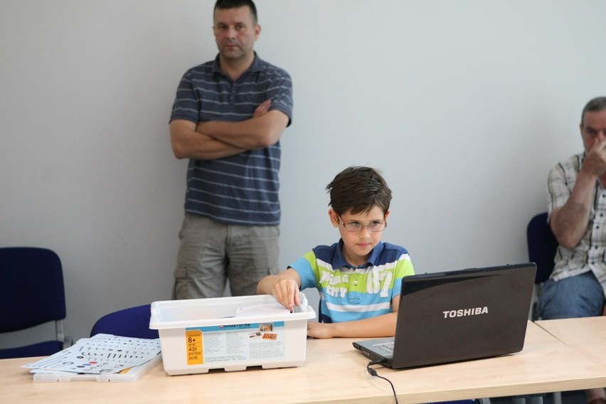 Pokaz robotyki dziecięcej w Słupskim Inkubatorze Technologicznym przez firmę Robonauta