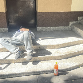 Wejście do bloku w centrum miasta
