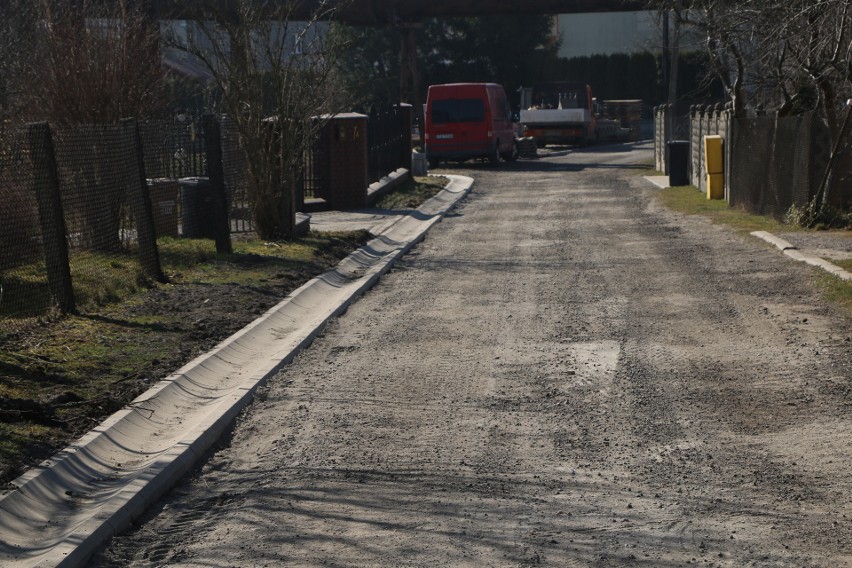 Na kilku drogach w Sarnowie pojawią się asfaltowe nakładki...