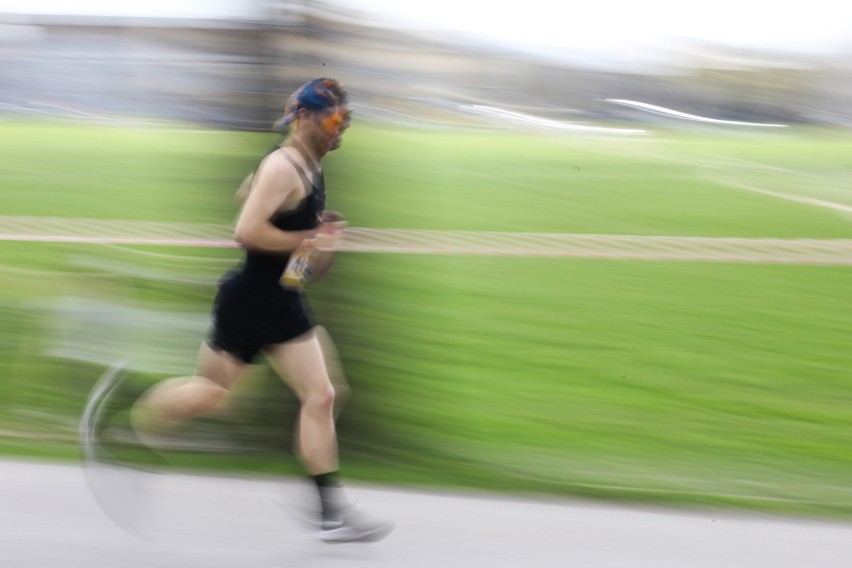 15. Mini Cracovia Maraton im. Piotra Gładkiego. Uczcili pamięć jedynego polskiego triumfatora krakowskiego maratonu [ZDJĘCIA]