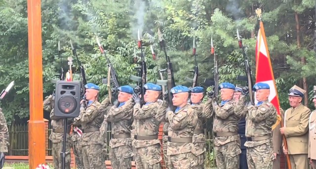 78. rocznica pacyfikacji wsi Swaryszów. Uroczystości na cmentarzu. Więcej na kolejnych zdjęciach