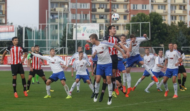 Piłkarzy Resovii czeka wyjazd do Trzebini, a krośnian mecz u siebie z JKS-em