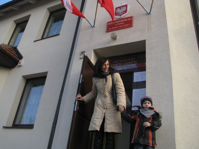 Eliza Strączek-Ostrowska głosowała w Chełmży z synem Mateuszem