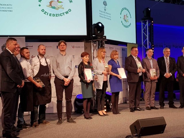 Nagrodę odebrał szef restauracji Marcin Jakubow oraz szef kuchni Arkadiusz Dziakowski i z-ca szefa kuchni Dawid Skura.