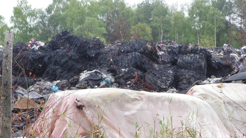 Trzebinia. Odpadów na składowisku przy ul. Słowackiego nie ubywa. Burmistrz Trzebini apeluje do rządu o pomoc [ZDJĘCIA]