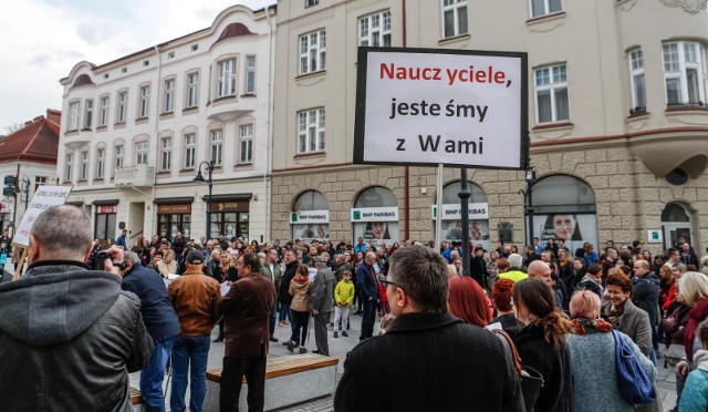 Akcja poparcia dla strajku nauczycieli w Rzeszowie.