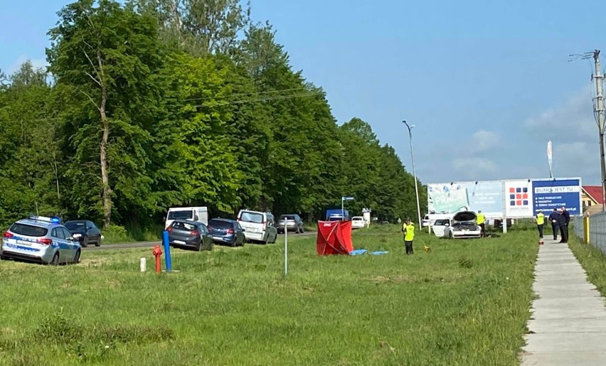 Śmiertelny wypadek na drodze wojewódzkiej 163 na odcinku Trzebiele - Białogard. Nie żyje 25-letni mężczyzna [ZDJĘCIA] 