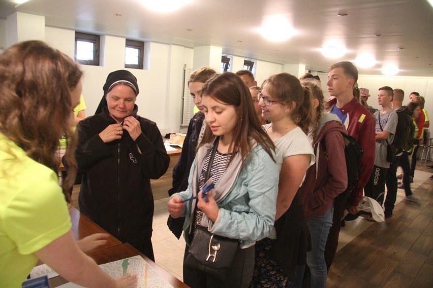 Światowe Dni Młodzieży 2016. Młodzi pielgrzymi z Ukrainy dotarli do Kielc (WIDEO, ZDJĘCIA)