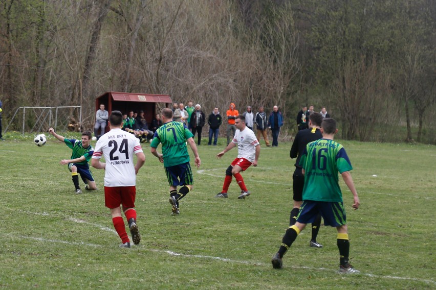 Klasa B Rzeszów: Trener ŁKS-u Łukawiec porażkę przypłacił dymisją. Piotr Ożóg został zwolniony. Derby gminy Wiśniowa dla Szufnarowej [FOTO]