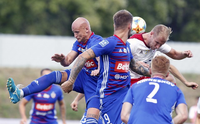 W sierpniu Piast Gliwice wygrał w Łodzi z ŁKS 1:0 po golu samobójczym.