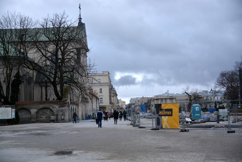 Przebudowa placu Litewskiego. Nowy deptak coraz bardziej się odsłania 