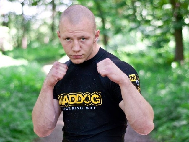 Mateusz Strojek (na zdjęciu), tarnobrzeżanin,  zawodnik MMA ze Spartakusa Rzeszów w sobotę będzie trenował z Krzysztofem Kułakiem, byłym mistrzem KSW.