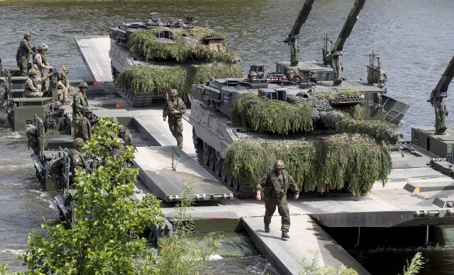 Żołnierze Bundeswehry na manewrach