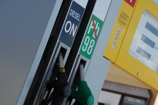 Nadal najtańszą benzynę 95-oktanową kierowcy naleją do baku na kieleckiej stacji paliw MAKRO przy ulicy Transportowców.