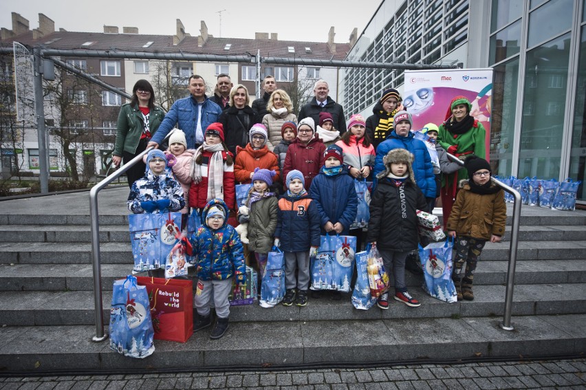 Niedziela na koszalińskim rynku była dniem prezentów –...