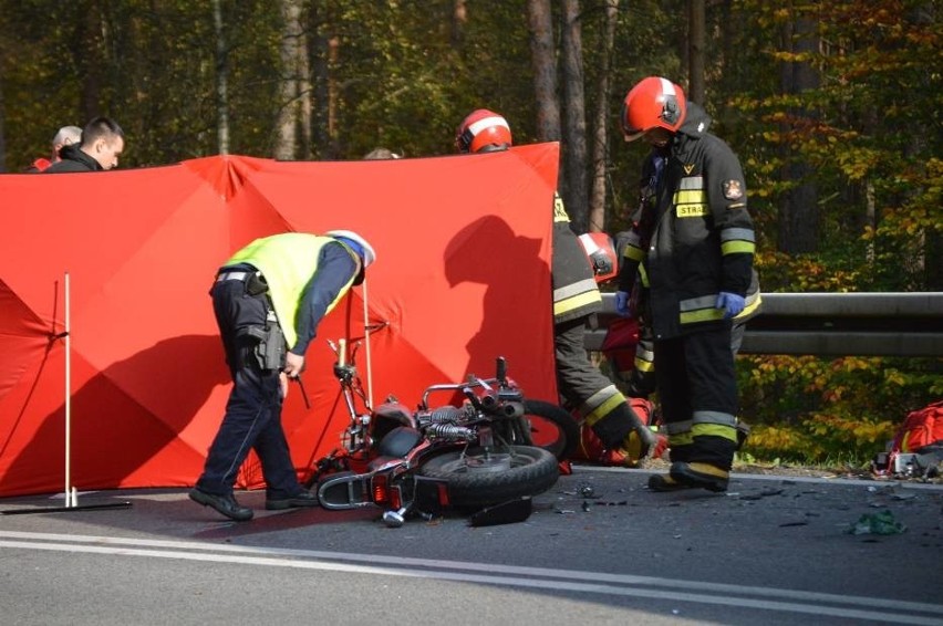 Śmiertelny wypadek koło Miastka. Nie żyje motocyklista [ZDJĘCIA]