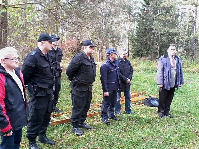 Ćwiczenia służb na terenie rezerwatu "Krzemionki&#